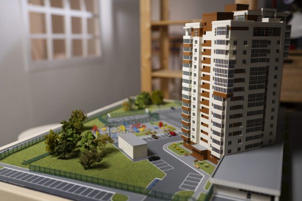 cenografo-no-trabalho-dentro-de-casa